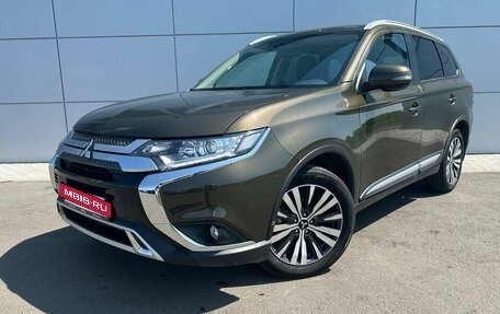 Mitsubishi Outlander III рестайлинг 3, 2019 год, 2 450 000 рублей, 1 фотография