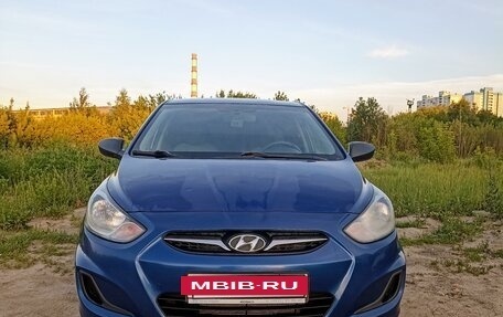 Hyundai Solaris II рестайлинг, 2012 год, 870 000 рублей, 2 фотография