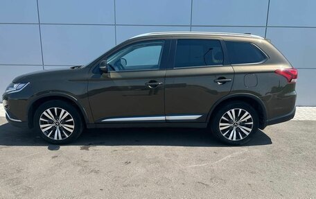 Mitsubishi Outlander III рестайлинг 3, 2019 год, 2 450 000 рублей, 8 фотография