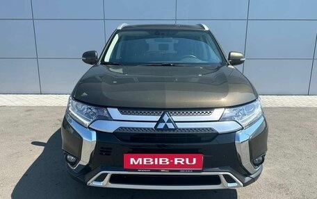 Mitsubishi Outlander III рестайлинг 3, 2019 год, 2 450 000 рублей, 2 фотография