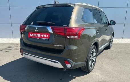 Mitsubishi Outlander III рестайлинг 3, 2019 год, 2 450 000 рублей, 5 фотография