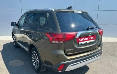 Mitsubishi Outlander III рестайлинг 3, 2019 год, 2 450 000 рублей, 7 фотография