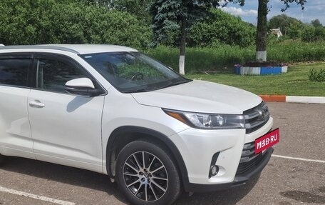 Toyota Highlander III, 2017 год, 4 250 000 рублей, 2 фотография