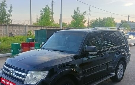 Mitsubishi Pajero IV, 2011 год, 2 290 000 рублей, 2 фотография