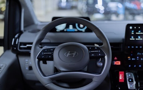 Hyundai Staria, 2024 год, 7 390 000 рублей, 11 фотография