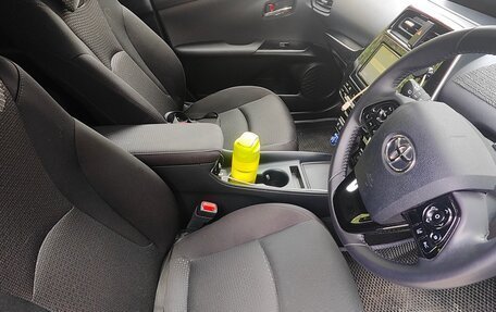 Toyota Prius IV XW50, 2019 год, 2 230 000 рублей, 11 фотография