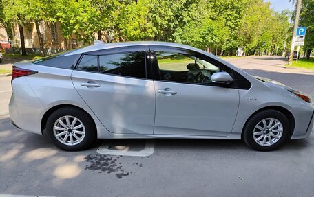 Toyota Prius IV XW50, 2019 год, 2 230 000 рублей, 4 фотография