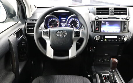 Toyota Land Cruiser Prado 150 рестайлинг 2, 2015 год, 3 700 000 рублей, 9 фотография