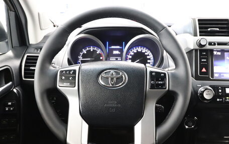 Toyota Land Cruiser Prado 150 рестайлинг 2, 2015 год, 3 700 000 рублей, 10 фотография
