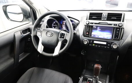 Toyota Land Cruiser Prado 150 рестайлинг 2, 2015 год, 3 700 000 рублей, 7 фотография
