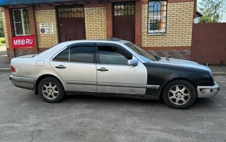 Mercedes-Benz E-Класс, 1996 год, 300 000 рублей, 2 фотография