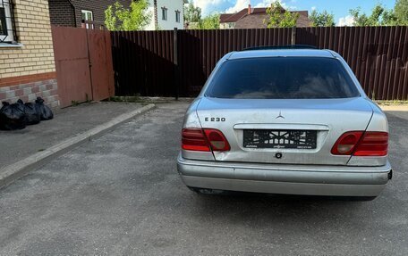 Mercedes-Benz E-Класс, 1996 год, 300 000 рублей, 3 фотография