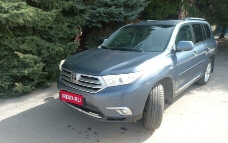 Toyota Highlander III, 2013 год, 2 300 000 рублей, 1 фотография