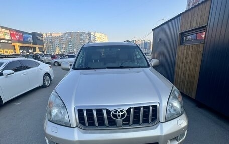 Toyota Land Cruiser Prado 120 рестайлинг, 2008 год, 2 700 000 рублей, 2 фотография