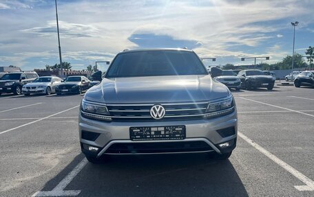 Volkswagen Tiguan II, 2019 год, 2 847 000 рублей, 2 фотография