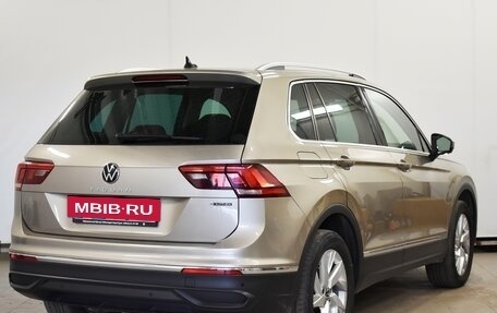 Volkswagen Tiguan II, 2021 год, 3 470 000 рублей, 2 фотография