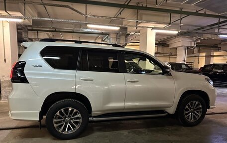 Toyota Land Cruiser Prado 150 рестайлинг 2, 2020 год, 7 600 000 рублей, 6 фотография