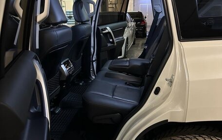 Toyota Land Cruiser Prado 150 рестайлинг 2, 2020 год, 7 600 000 рублей, 31 фотография