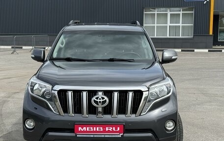 Toyota Land Cruiser Prado 150 рестайлинг 2, 2015 год, 3 749 000 рублей, 3 фотография