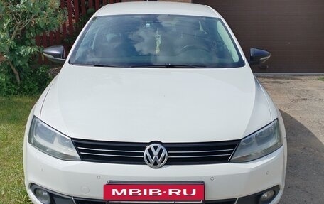 Volkswagen Jetta VI, 2013 год, 1 065 000 рублей, 2 фотография