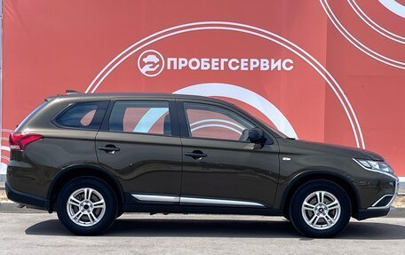 Mitsubishi Outlander III рестайлинг 3, 2018 год, 2 149 000 рублей, 4 фотография