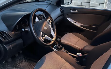 Hyundai Solaris II рестайлинг, 2013 год, 800 000 рублей, 6 фотография