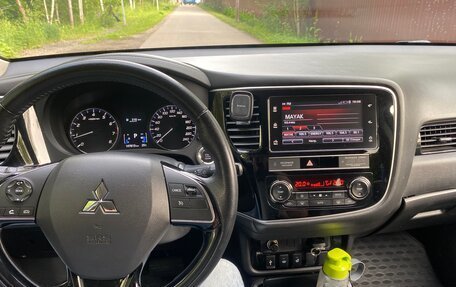 Mitsubishi Outlander III рестайлинг 3, 2018 год, 2 300 000 рублей, 11 фотография