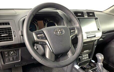 Toyota Land Cruiser Prado 150 рестайлинг 2, 2023 год, 12 690 000 рублей, 26 фотография