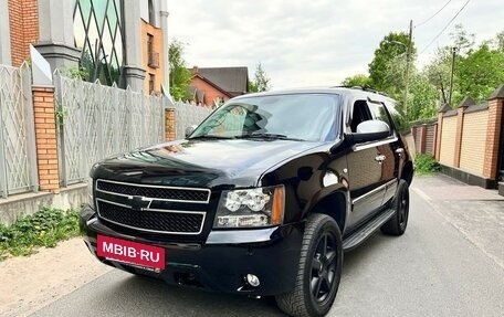 Chevrolet Tahoe III, 2011 год, 1 950 000 рублей, 2 фотография