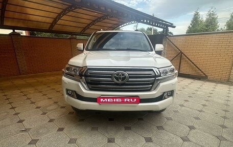 Toyota Land Cruiser 200, 2015 год, 5 700 000 рублей, 2 фотография