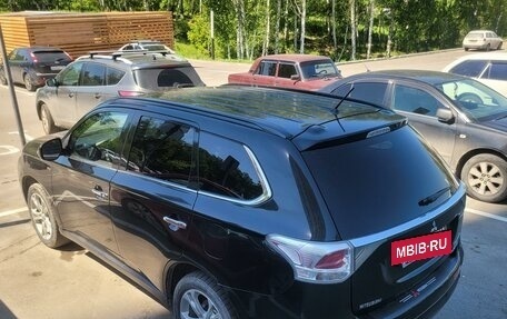 Mitsubishi Outlander III рестайлинг 3, 2013 год, 2 110 000 рублей, 2 фотография