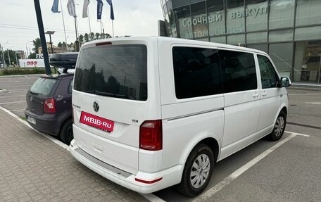 Volkswagen Caravelle T6 рестайлинг, 2016 год, 2 850 000 рублей, 3 фотография