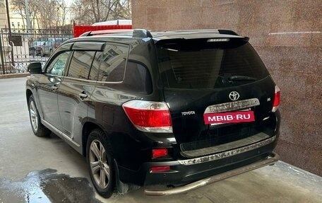 Toyota Highlander III, 2011 год, 2 150 000 рублей, 3 фотография