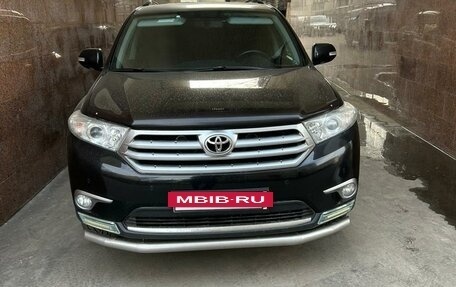 Toyota Highlander III, 2011 год, 2 150 000 рублей, 2 фотография