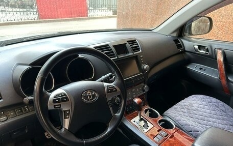 Toyota Highlander III, 2011 год, 2 150 000 рублей, 4 фотография