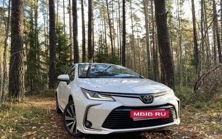 Toyota Corolla, 2022 год, 2 650 000 рублей, 2 фотография