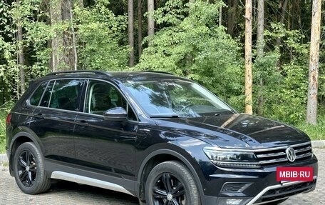 Volkswagen Tiguan II, 2018 год, 2 990 000 рублей, 2 фотография