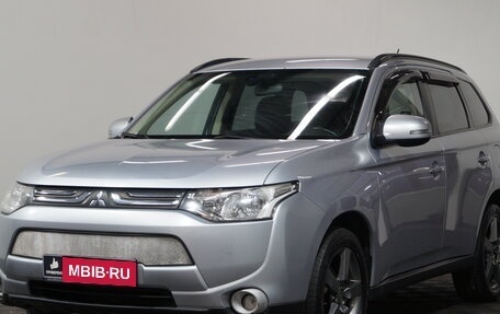 Mitsubishi Outlander III рестайлинг 3, 2012 год, 1 299 000 рублей, 1 фотография