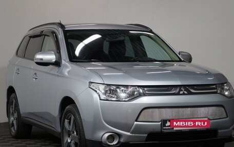 Mitsubishi Outlander III рестайлинг 3, 2012 год, 1 299 000 рублей, 3 фотография