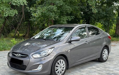 Hyundai Solaris II рестайлинг, 2013 год, 850 000 рублей, 1 фотография