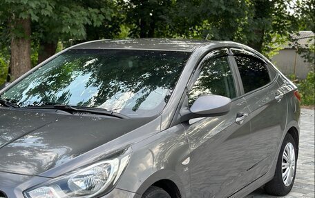 Hyundai Solaris II рестайлинг, 2013 год, 850 000 рублей, 2 фотография