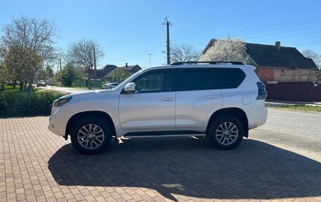 Toyota Land Cruiser Prado 150 рестайлинг 2, 2017 год, 3 900 000 рублей, 17 фотография