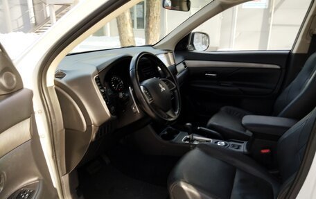 Mitsubishi Outlander III рестайлинг 3, 2013 год, 1 739 000 рублей, 13 фотография