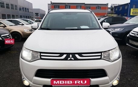 Mitsubishi Outlander III рестайлинг 3, 2013 год, 1 739 000 рублей, 3 фотография