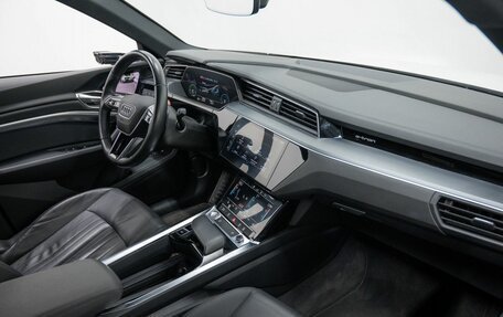 Audi e-tron I, 2020 год, 5 300 000 рублей, 11 фотография
