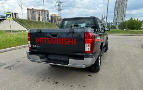 Mitsubishi L200, 2024 год, 4 500 000 рублей, 7 фотография