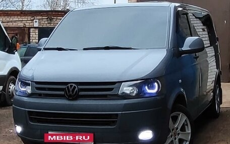 Volkswagen Transporter T5 рестайлинг, 2013 год, 1 800 000 рублей, 2 фотография