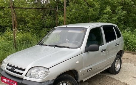 Chevrolet Niva I рестайлинг, 2004 год, 205 000 рублей, 1 фотография