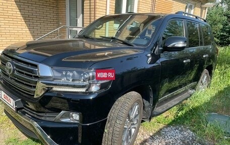 Toyota Land Cruiser 200, 2017 год, 7 990 000 рублей, 2 фотография