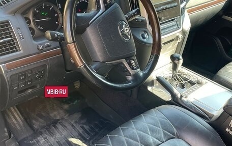 Toyota Land Cruiser 200, 2017 год, 7 990 000 рублей, 18 фотография